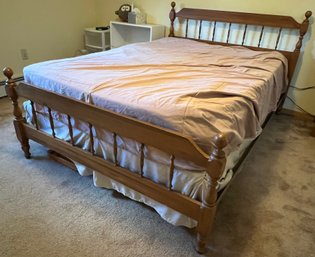 Wooden Spindle Design Full Size Bed Frame