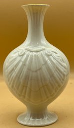 Lenox China Bud Vase Ivory Shell Pattern With 24 K Gold Trim