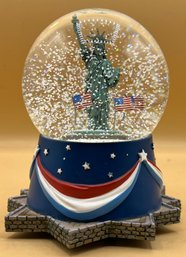 2002 Hallmark Musical Patriotic Water Globe Limited Edition Statue Of Liberty