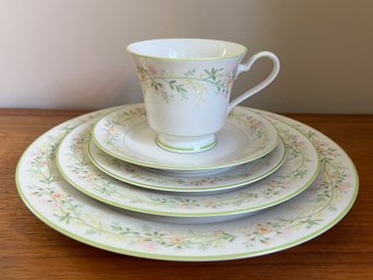 Noritake Cortege Ivory China - 40 Pieces