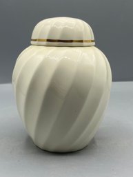 Ivory Bone China Mikasa Ginger Jar With 24K Gold Trim #B2001