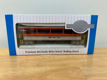 Bachman Premium Silver Series HO Scale Open Sided Excursion Car With Seats Royal Gorge
