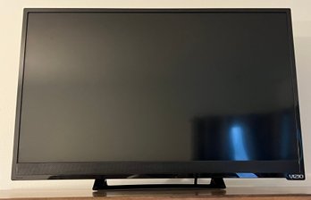 Vizio 28 Inch Class HDTV Model No: E280-B1