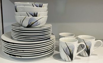 Fitz & Floyd Everyday White Porcelain 'Tulip' Dinnerware Set - 23 Piece Lot