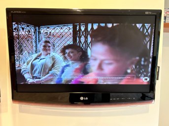 LG HD TV Flatscreen Model M2762D