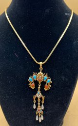 Gold Toned Necklace With Pendant
