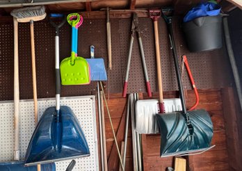 Assorted Lot Of Gardening Tools Lot Of 12