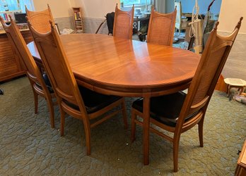 Thomasville Vintage Dining Room Table With 6 Chairs - 7 Pieces