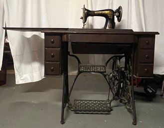 Singer Pedal Sewing Machine With Drawers