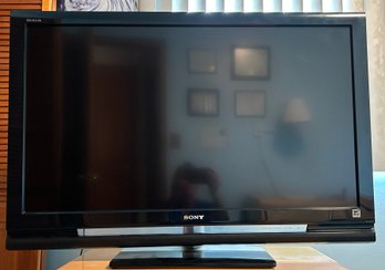 Sony TV Model KDL-40V4150 With Remote 36'