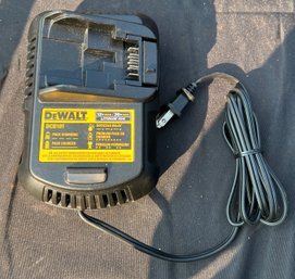 Dewalt DCB101 12V Max - 20V MAX Lithium Ion Battery Charger