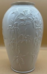 Lenox White Flower Vase, Masterpiece Collection, Embossed Irises, 24k Gold Trim