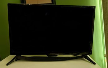 Insignia LED TV Model NS-24D310NA19 With Remote
