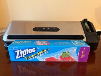 Food Saver Vacuum Sealer Model No: FM3941 & Ziploc Bags - 2 Pieces