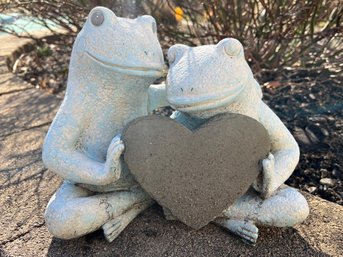 Romantic Frog Garden Statue