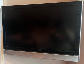 JVC 46' TV With Remote & Wall Mount