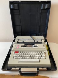 Vintage Underwood 670 Electric Typewriter With Case