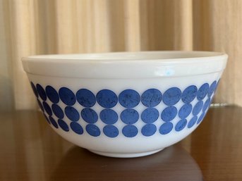 Pyrex Blue Dot Mixing Bowl