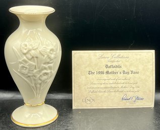 Lenox Certified Daffodils Vase