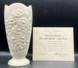 Lenox Certified Glorious Daisies Vase