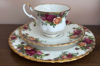 Royal Albert Old Country Roses Bone China Tea Cup, Saucer & Salad Plate