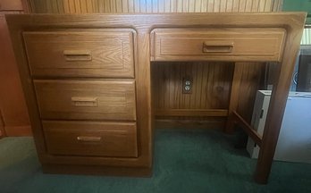 Stanley Furniture Desk With 4 Drawers