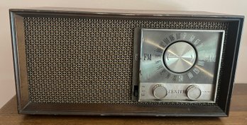 Zenith M730 AM/FM Table Radio