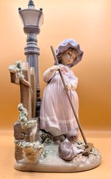 Lladro Fall Clean Up Collectible Figurine #5286 Retired Glazed Finish