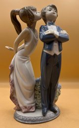 Lladro Figurine 5555 - Lets Make Up - Girl Kissing On Boy Cheek - 7210 L/N