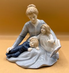 Avon 'a Mothers Touch' Mothers Day 1984 Porcelain Figurine