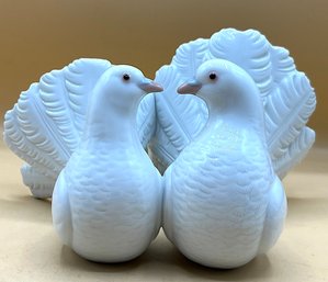 Lladro Kissing Doves #1169 Vintage Porcelain Figurine