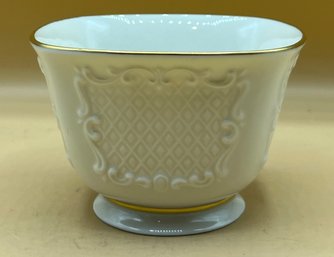 Lenox Vintage Canterbury Treat Bowl With Gold Trim