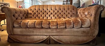 Gilliam Distinctive Furniture Mid-Century Tufted Back Love Seat