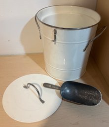 White Tin Metal Ice Bucket With Scooper