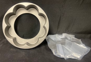 Scalloped Shelf Ring Mold Pan