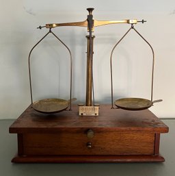 Vintage Jewelers Scale