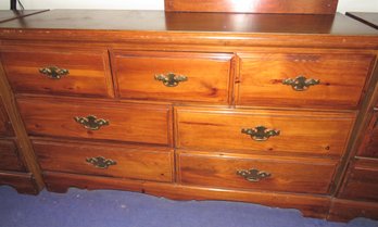 Dresser With 7 Drawers And Mirror/vintage