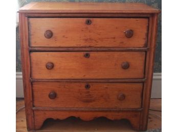 Antique Key Hole Country Chest Of Draws