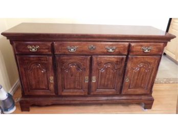 Lovely Solid Wood Buffet Sideboard Cabinet
