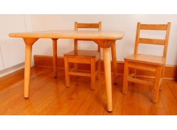 Child Size Table W/ 4 Vintage School Chairs - Table H20 X L30 X W22 - Chairs H23 X L11 X W10.5