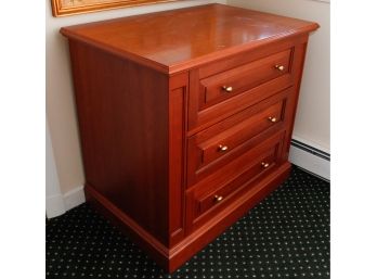 Stunning 3 Drawer Dresser - Heavy Solid Wood - H39.5 X L39 X W26