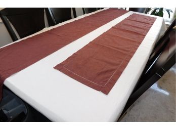 Lintex White Cotton Table Cloth & 2 Maroon Sferra Table Runners