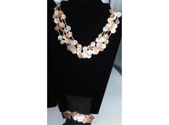 Costume Jewlery: Shell Necklace And Matching Bracelet