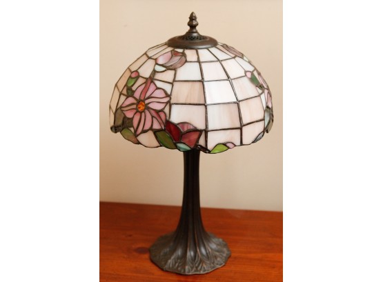 Stunning Tiffany Inspired Lamp - H19 X 12' Round (SR)