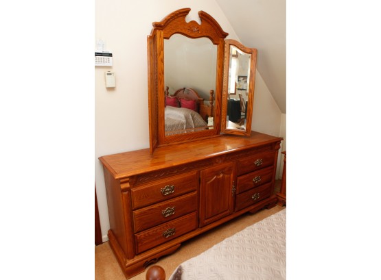 Webb Furniture - 9 Drawer Dresser With 3 Fold Mirror - Dresser H31 X L70 X W18 - Mirror H47 X L54 (BR3)