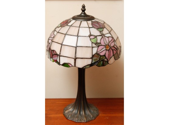 Stunning Tiffany Inspired Lamp - H19 X 12' Round (SR)