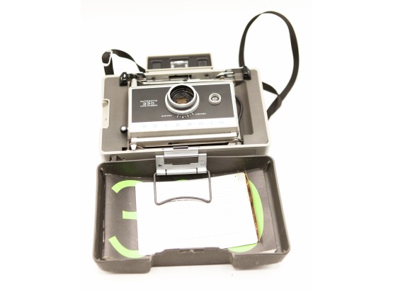 Vintage Polaroid Camera In Original Case - Automatic 330 Land Camera  (kitchen)