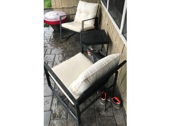 Lovely Outdoor Table And Chair Set With Metal Wicker Pattern And Cushions