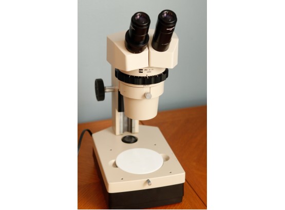 Olympus Optical Co. Ltd  #92106 - Microscope Plus Olympus TL2 Incandescent Illuminator For Microscope