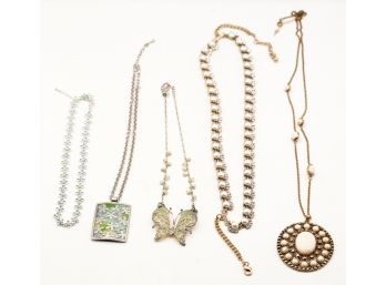 Lot Of 5 Assorted Necklaces - Costume Jewelry